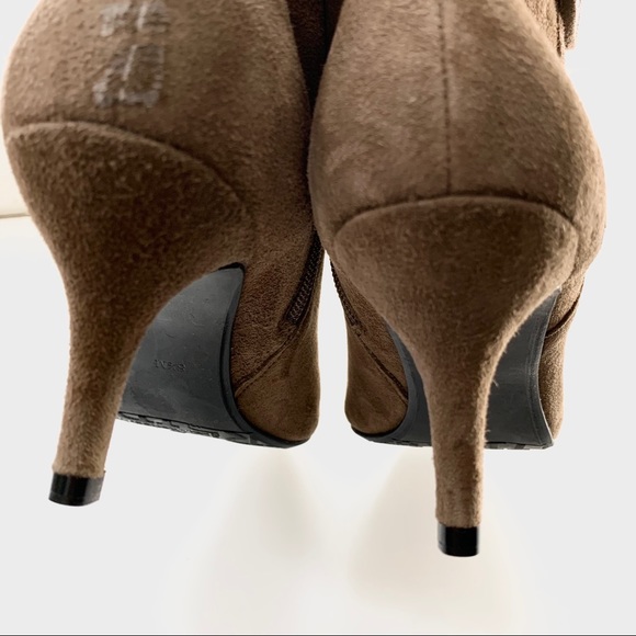 J RENEE BOYCE POINTY NUDE BOOTIES - Picture 5 of 16